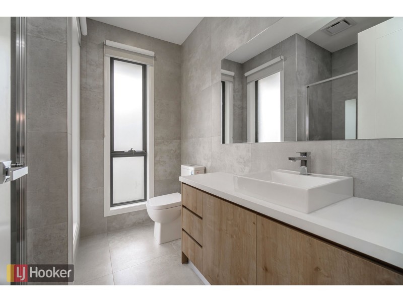 102 Gallantry Avenue, Craigieburn VIC 3064