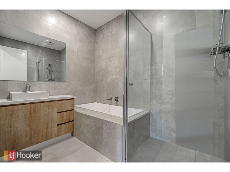 102 Gallantry Avenue, Craigieburn VIC 3064