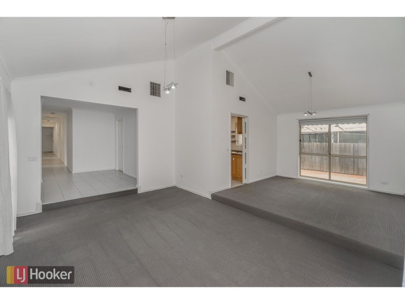 4 Pembroke Crescent, Craigieburn VIC 3064