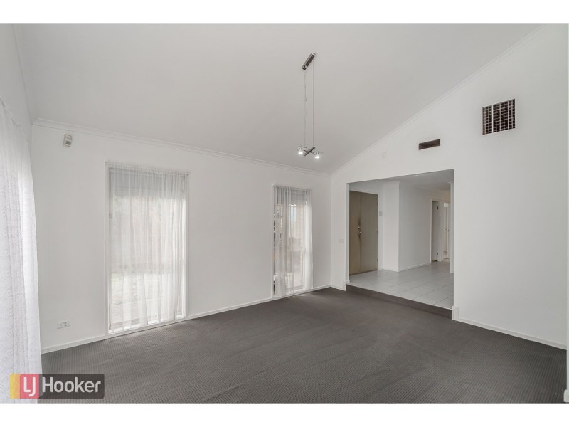 4 Pembroke Crescent, Craigieburn VIC 3064