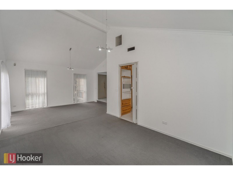 4 Pembroke Crescent, Craigieburn VIC 3064