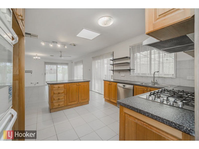 4 Pembroke Crescent, Craigieburn VIC 3064