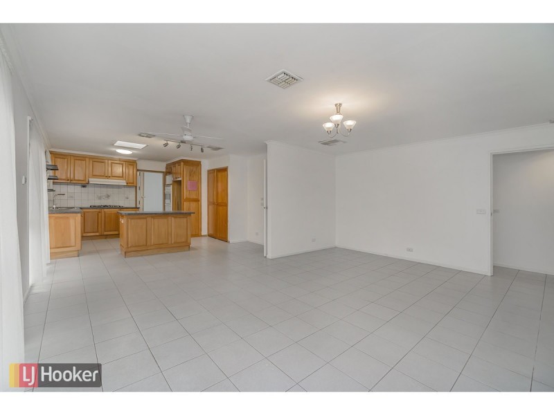 4 Pembroke Crescent, Craigieburn VIC 3064