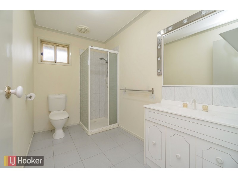 4 Pembroke Crescent, Craigieburn VIC 3064