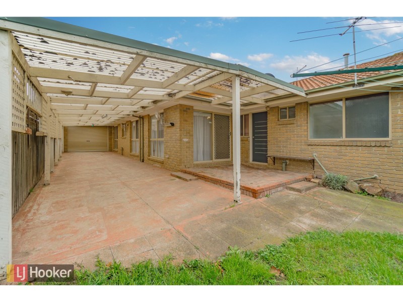 4 Pembroke Crescent, Craigieburn VIC 3064