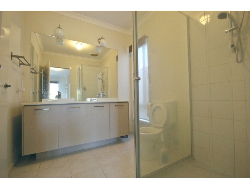 6 Brickwood Circuit, Craigieburn VIC 3064