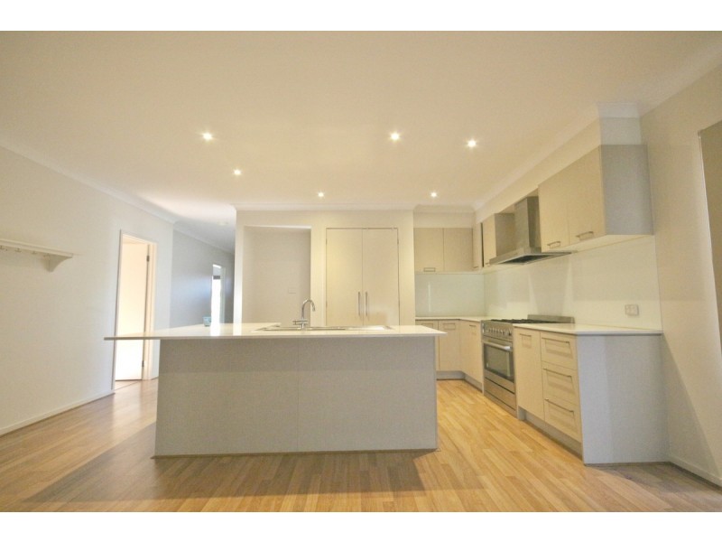 6 Brickwood Circuit, Craigieburn VIC 3064