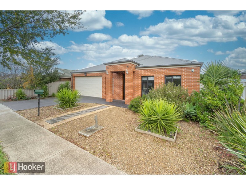 14 Emerald Circuit, Craigieburn VIC 3064