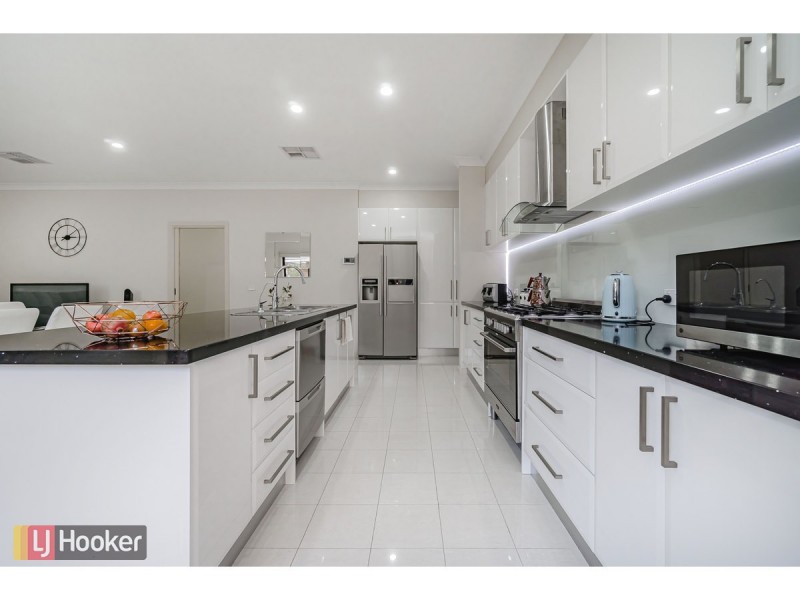 14 Emerald Circuit, Craigieburn VIC 3064