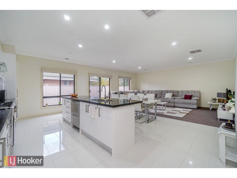14 Emerald Circuit, Craigieburn VIC 3064