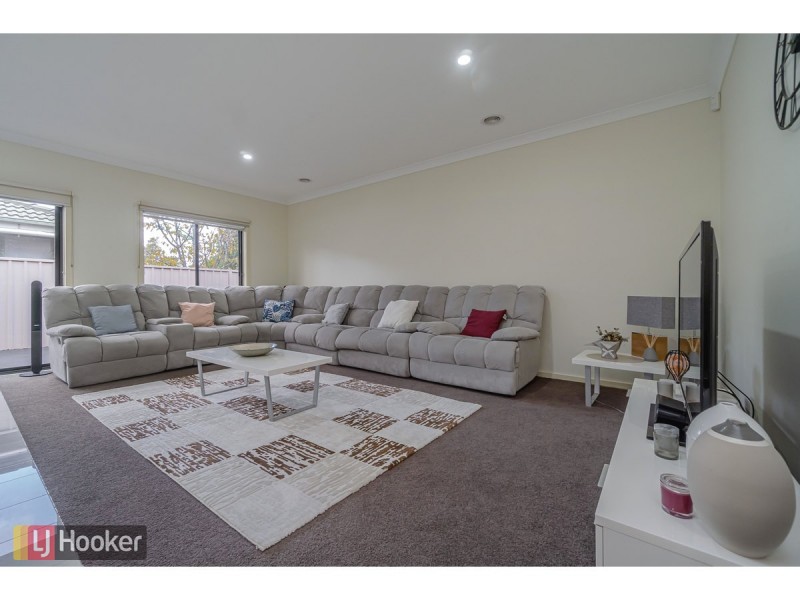 14 Emerald Circuit, Craigieburn VIC 3064