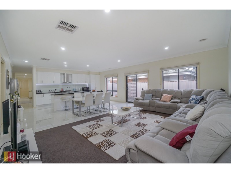 14 Emerald Circuit, Craigieburn VIC 3064