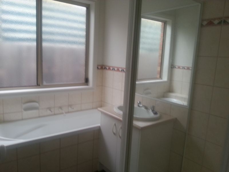 4 Hemsworth Court, Roxburgh Park VIC 3064