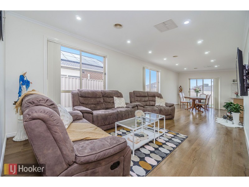 16 Discovery Close, Craigieburn VIC 3064