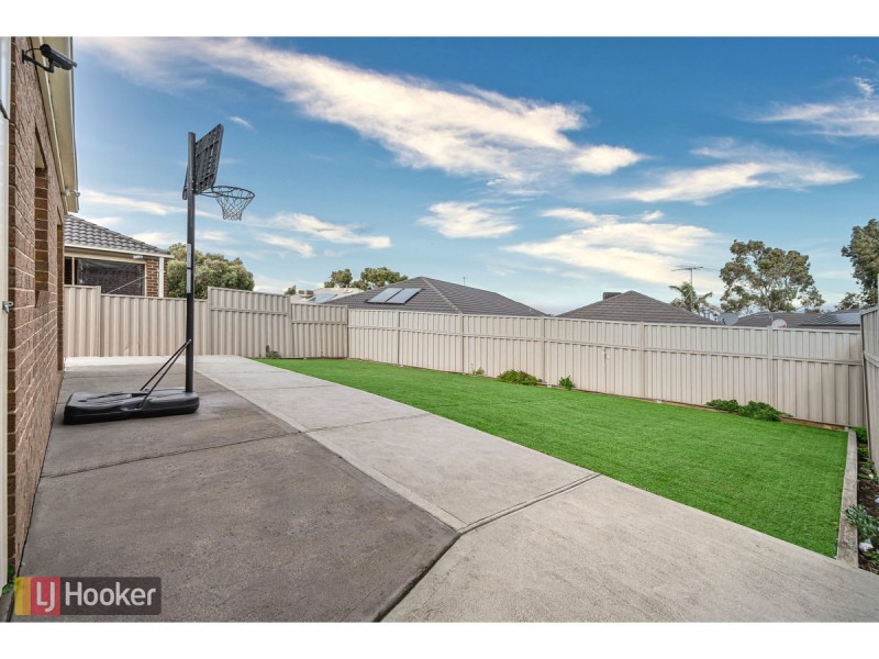 16 Discovery Close, Craigieburn VIC 3064