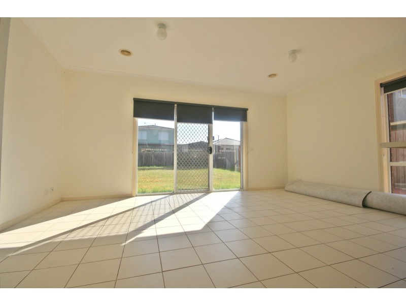 30 Garonne Circuit, Roxburgh Park VIC 3064