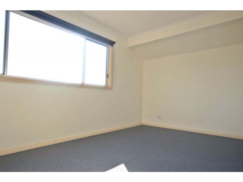 30 Garonne Circuit, Roxburgh Park VIC 3064