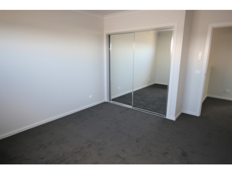 2/8-10 Fortitude Drive, Craigieburn VIC 3064