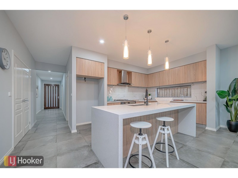 21 Roseneath Way, Mickleham VIC 3064