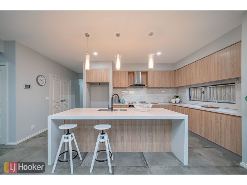 21 Roseneath Way, Mickleham VIC 3064