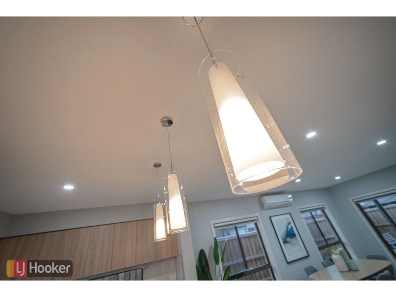 21 Roseneath Way, Mickleham VIC 3064