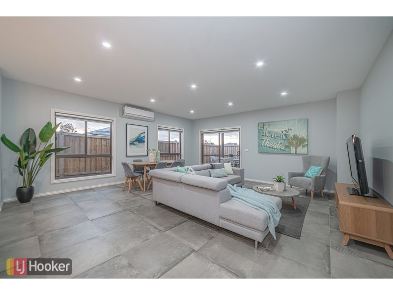 21 Roseneath Way, Mickleham VIC 3064