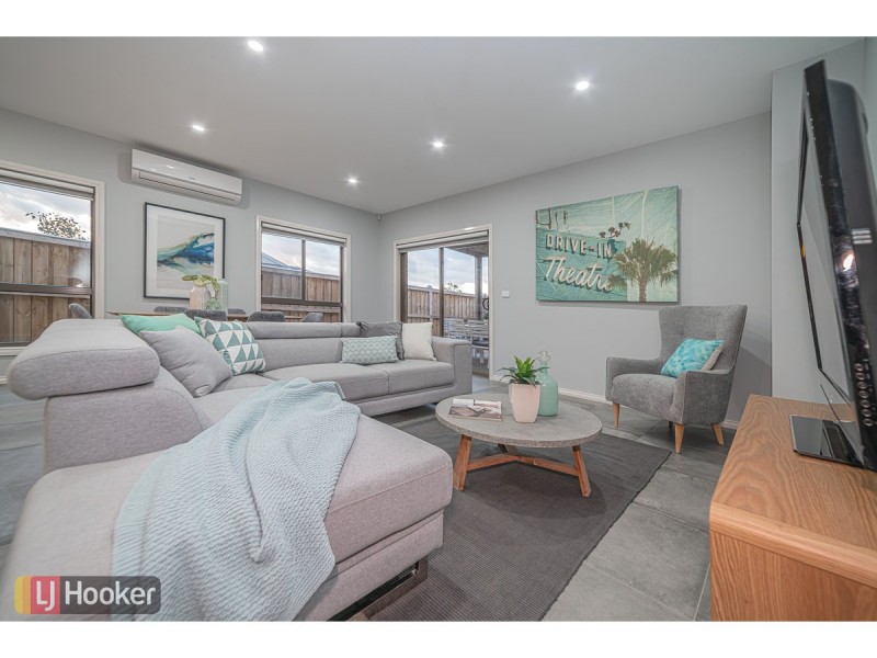 21 Roseneath Way, Mickleham VIC 3064