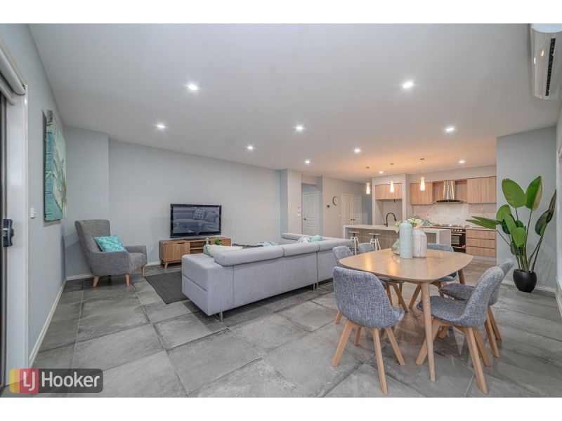 21 Roseneath Way, Mickleham VIC 3064