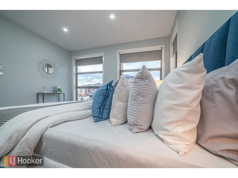 21 Roseneath Way, Mickleham VIC 3064