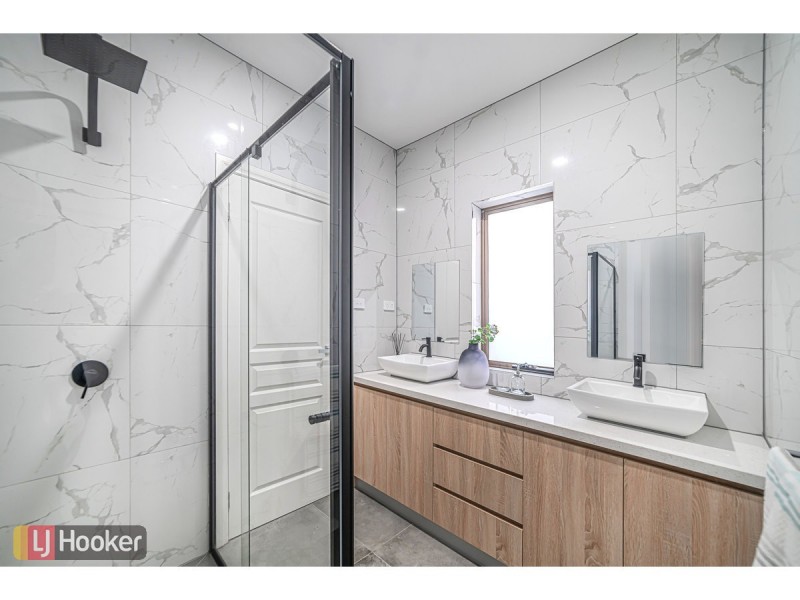 21 Roseneath Way, Mickleham VIC 3064