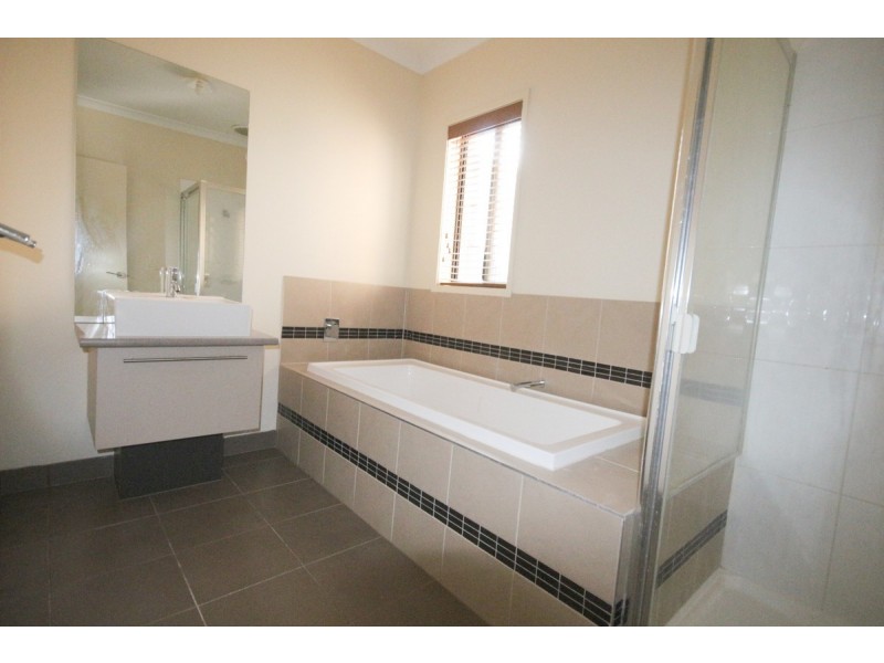 77 Newbury Boulevard, Craigieburn VIC 3064