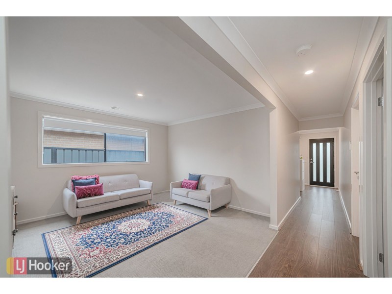 31 Streamside Drive, Craigieburn VIC 3064