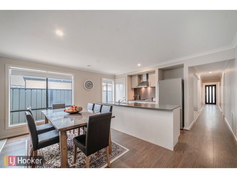 31 Streamside Drive, Craigieburn VIC 3064