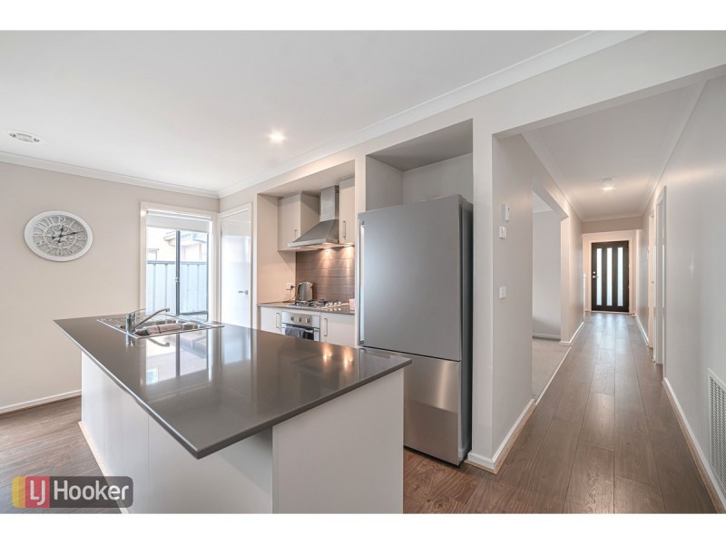 31 Streamside Drive, Craigieburn VIC 3064