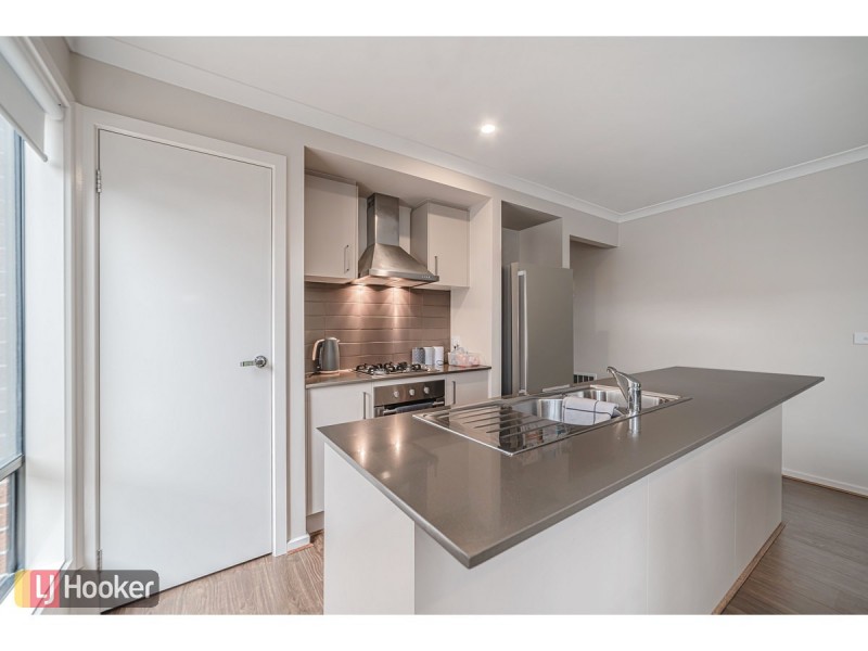 31 Streamside Drive, Craigieburn VIC 3064