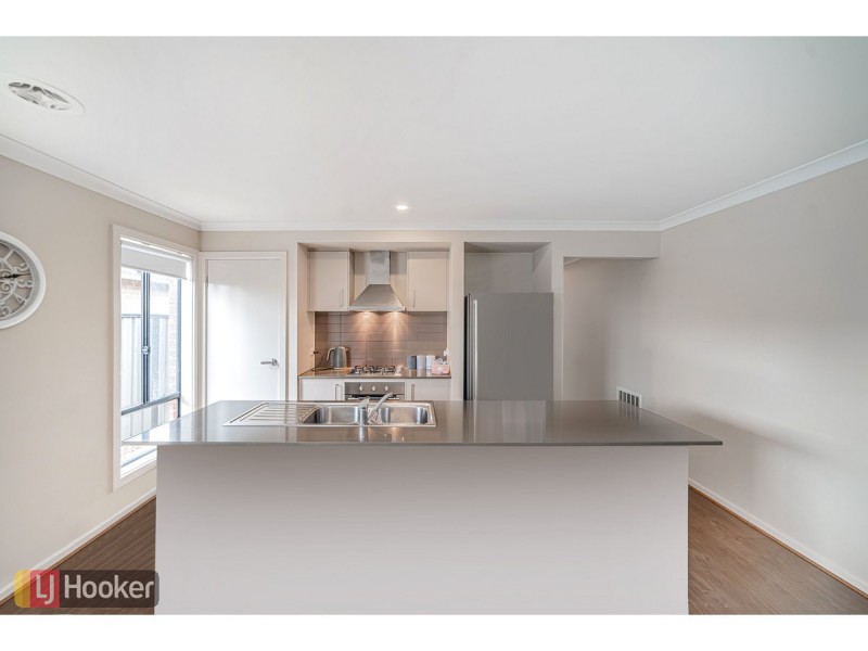 31 Streamside Drive, Craigieburn VIC 3064