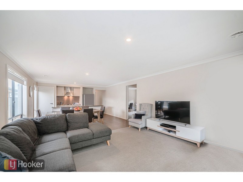 31 Streamside Drive, Craigieburn VIC 3064