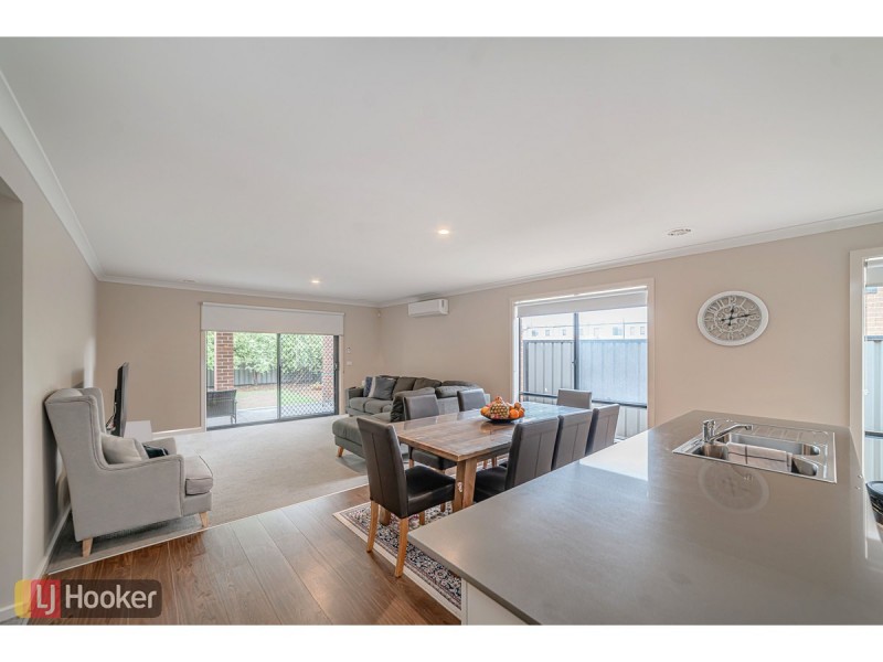 31 Streamside Drive, Craigieburn VIC 3064