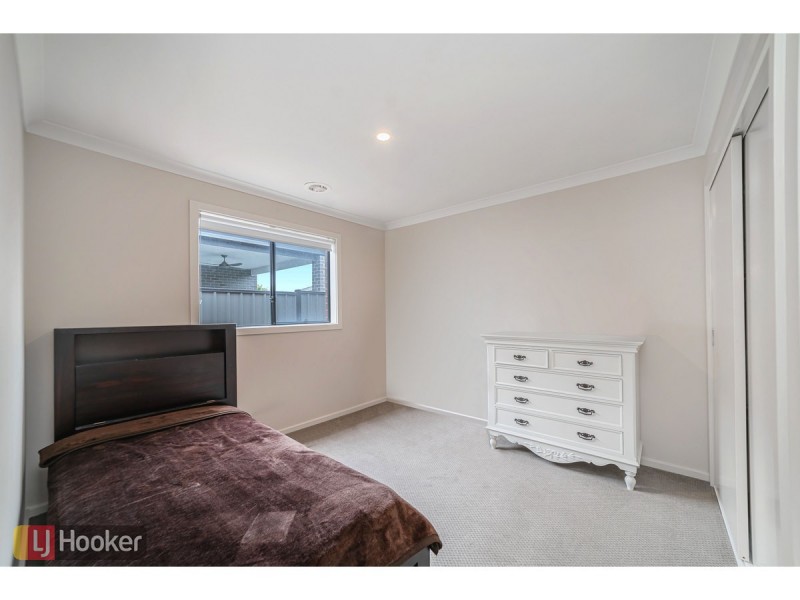 31 Streamside Drive, Craigieburn VIC 3064