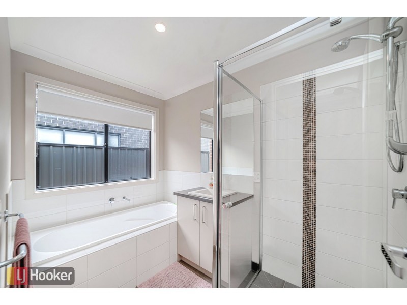 31 Streamside Drive, Craigieburn VIC 3064