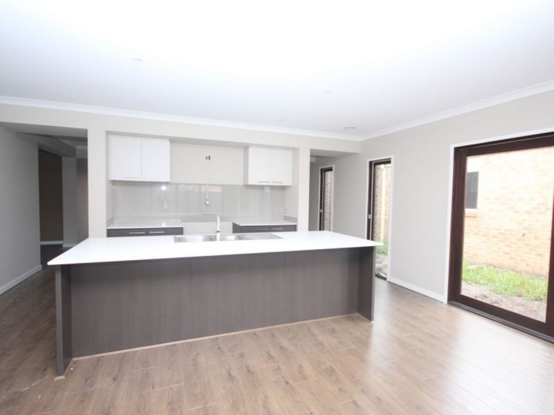 30 Baronial Way, Craigieburn VIC 3064