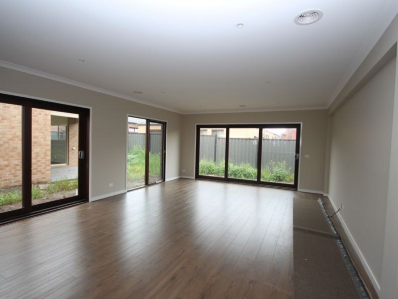 30 Baronial Way, Craigieburn VIC 3064