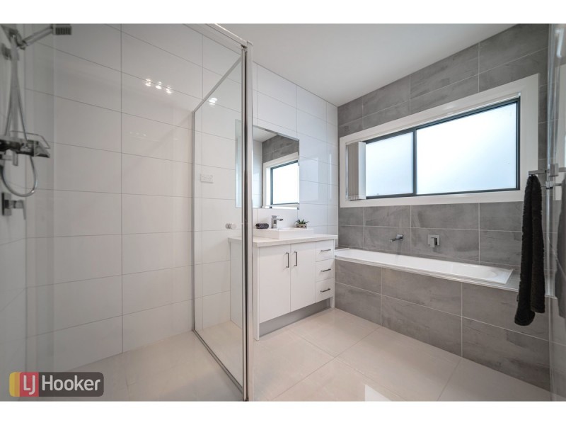 18 Calibre Avenue, Craigieburn VIC 3064