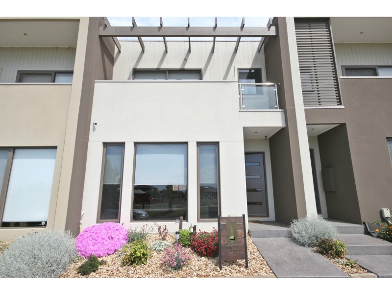 14 Rosette Parade, Mickleham VIC 3064