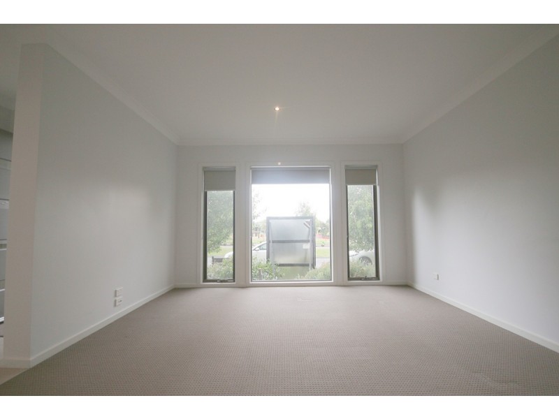 14 Rosette Parade, Mickleham VIC 3064