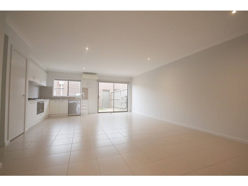 14 Rosette Parade, Mickleham VIC 3064