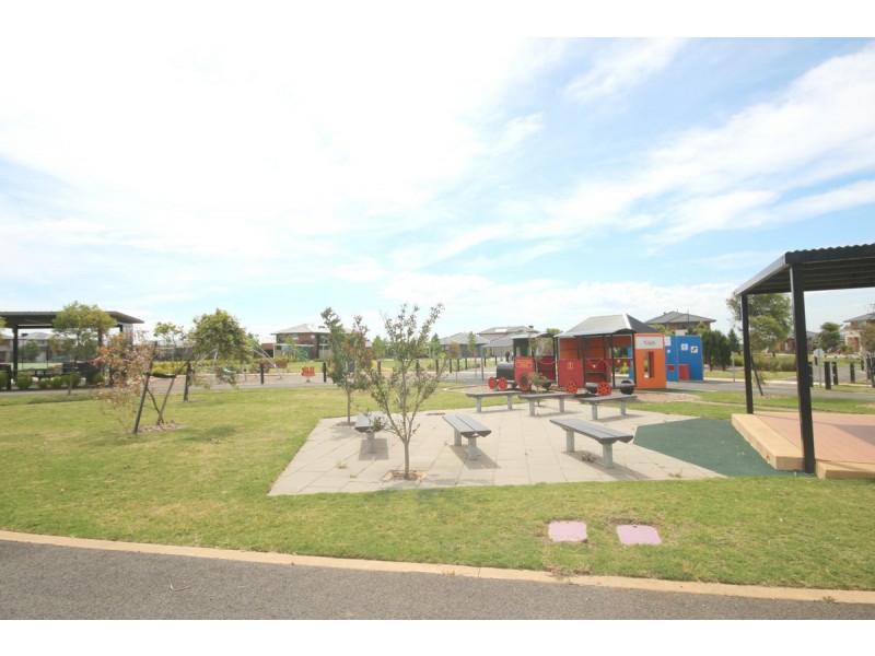 14 Rosette Parade, Mickleham VIC 3064