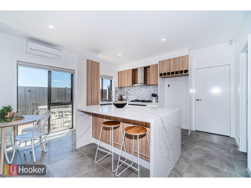 1-5/65 Dawnview Crescent, Roxburgh Park VIC 3064