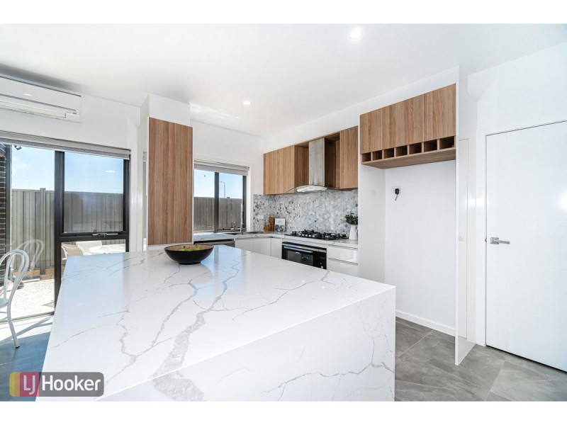 1-5/65 Dawnview Crescent, Roxburgh Park VIC 3064