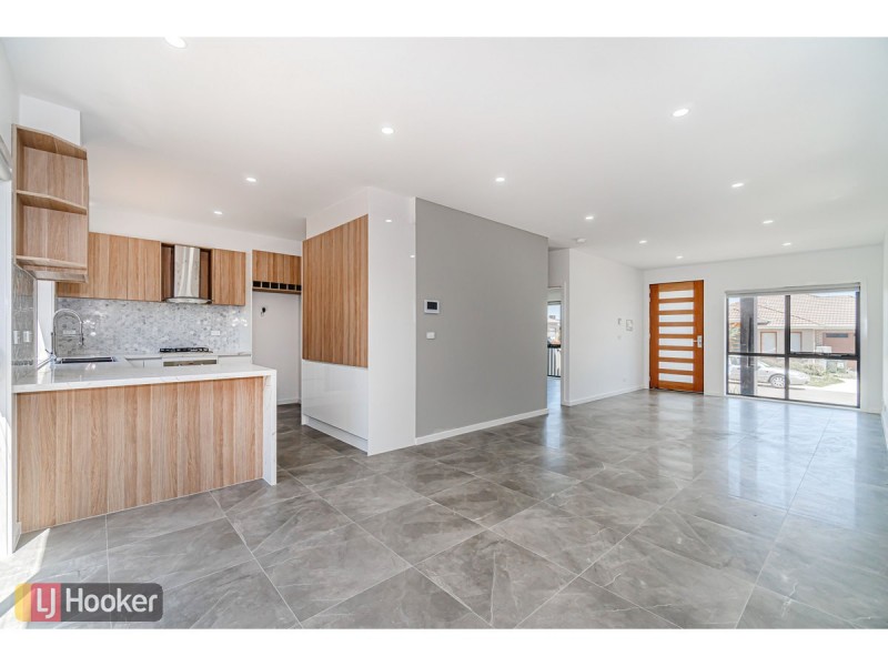 1-5/65 Dawnview Crescent, Roxburgh Park VIC 3064